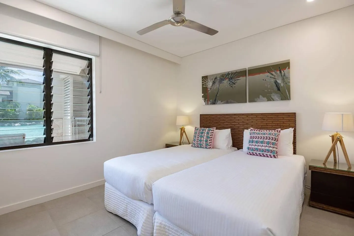 Poolside Relaxation - Resort Retreat With Beach Access Port Douglas