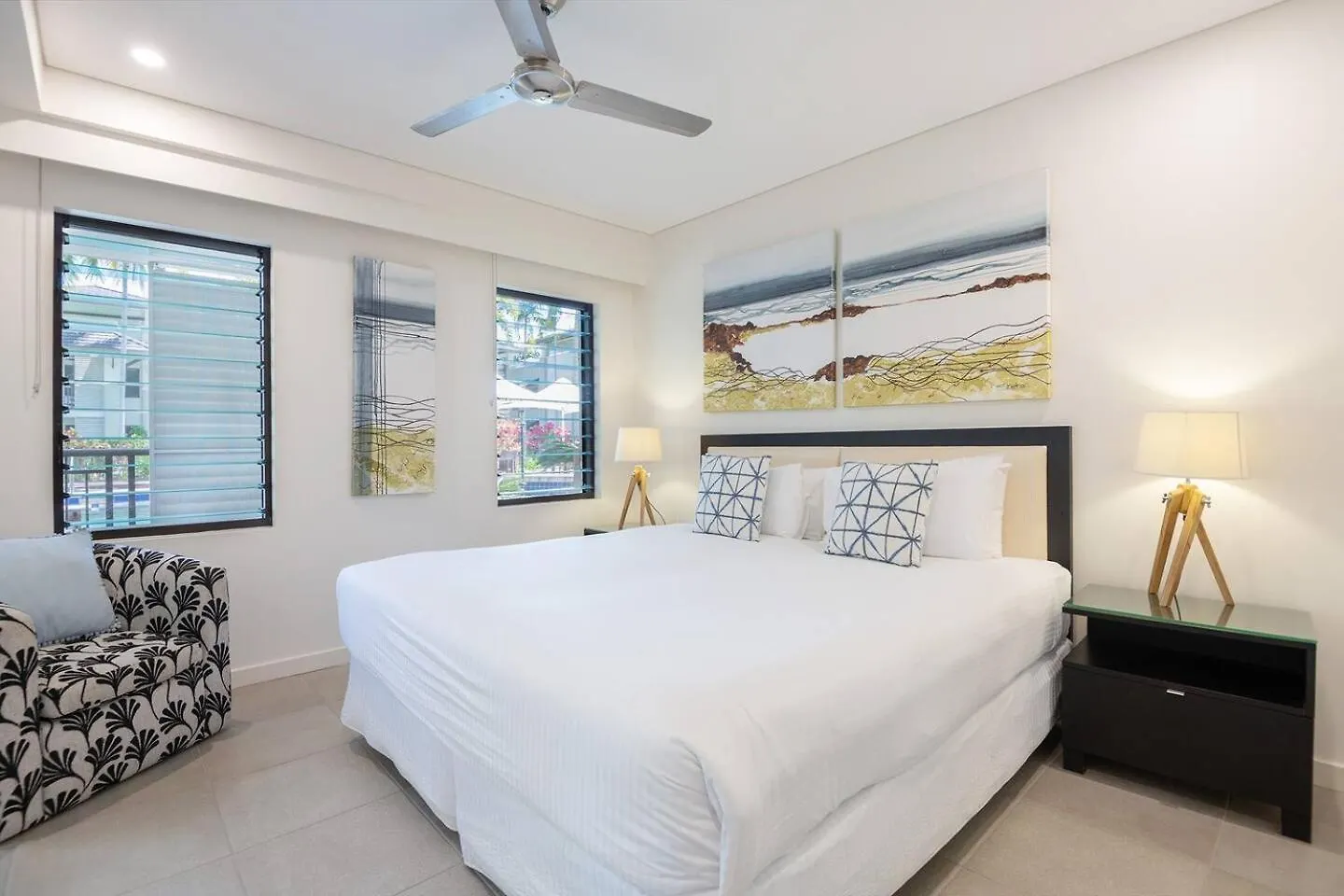 Apartment Poolside Relaxation - Resort Retreat With Beach Access Port Douglas