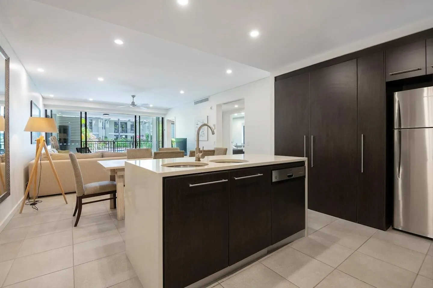 Poolside Relaxation - Resort Retreat With Beach Access Port Douglas Apartment