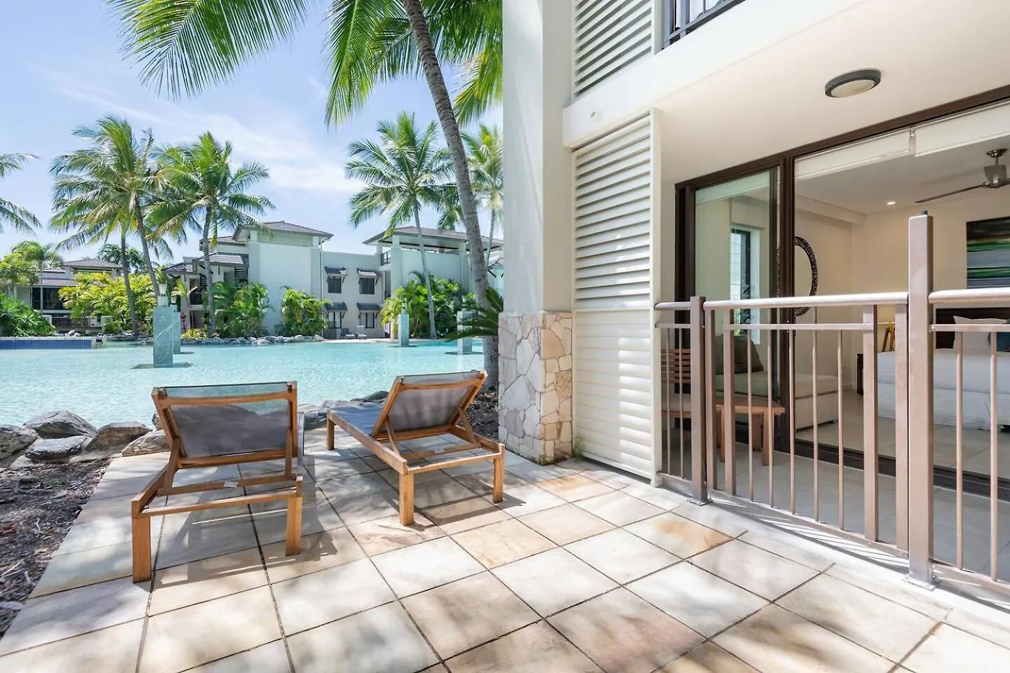 Poolside Relaxation - Resort Retreat With Beach Access Port Douglas Apartment