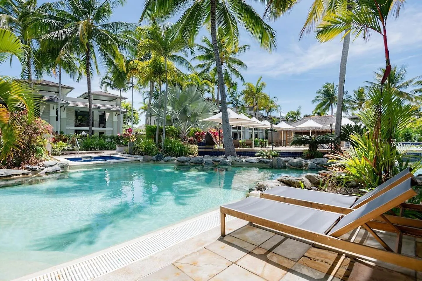 Poolside Relaxation - Resort Retreat With Beach Access Port Douglas